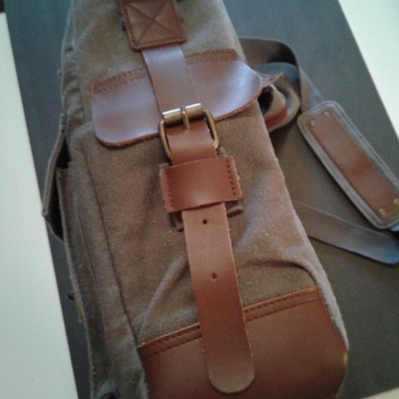 🌺 Nearly New Sweetbriar Canvas Messenger Bag - Picture 11 of 15